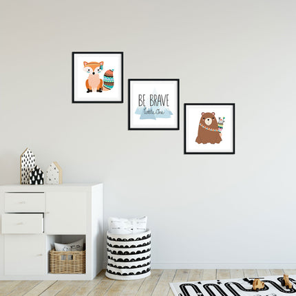 Posterset bestehend aus 3 niedlichen Tiermotiven von einem Fuchs und Bär sowie den Spruch „Be Brave little one“.