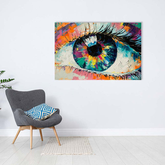 Farbenfrohes Leinwandbild mit dem Motiv Auge, es zeigt die Struktur eines Ölgemäldes ist jedoch ohne Struktur geruckt. Hier auf einer weißen Wand über einem Lesesessel.