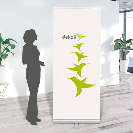 Werbedisplay RollUp bedruckt mit Ihrem Motiv, Ansicht im Innenraum mit Größenvergleich