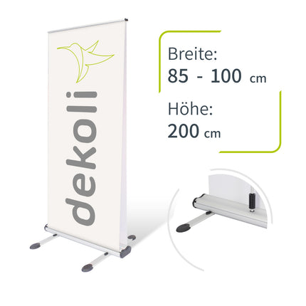 Roll-Up Banner Outdoor Double in 2 Breiten wählbar, 85 oder 100 cm. Die Höhe beträgt 200 cm. Weißes Banner mit grauem und grünen Dekoli Logo.