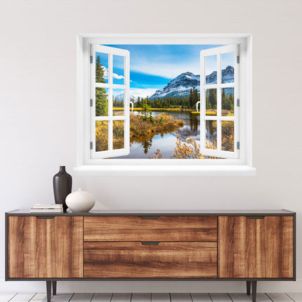 Genießen Sie den Sonnenschein über den italienischen Bergen! Selbstklebendes Wandbild von einem offenen, weißen Fenster mit einer Aussicht auf Italiens Naturschönheiten, platziert über einer Kommode. Perfekt für Kurzurlaube zu Hause. 