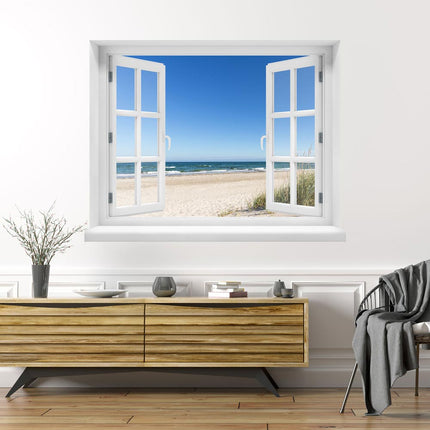Erlebe die Illusion eines offenen Fensters mit Blick auf einen malerischen Ostseestrand direkt über einer Kommode im Wohnzimmer. Dieser Wandaufkleber fügt deinem Raum eine traumhafte Dimension hinzu, indem er die unendliche Weite eines sonnigen Strandtages einfängt, mit sanften Wellen, die an das Ufer treffen. Ideal, um eine entspannende Oase in jedem modern gestalteten Zuhause zu schaffen.